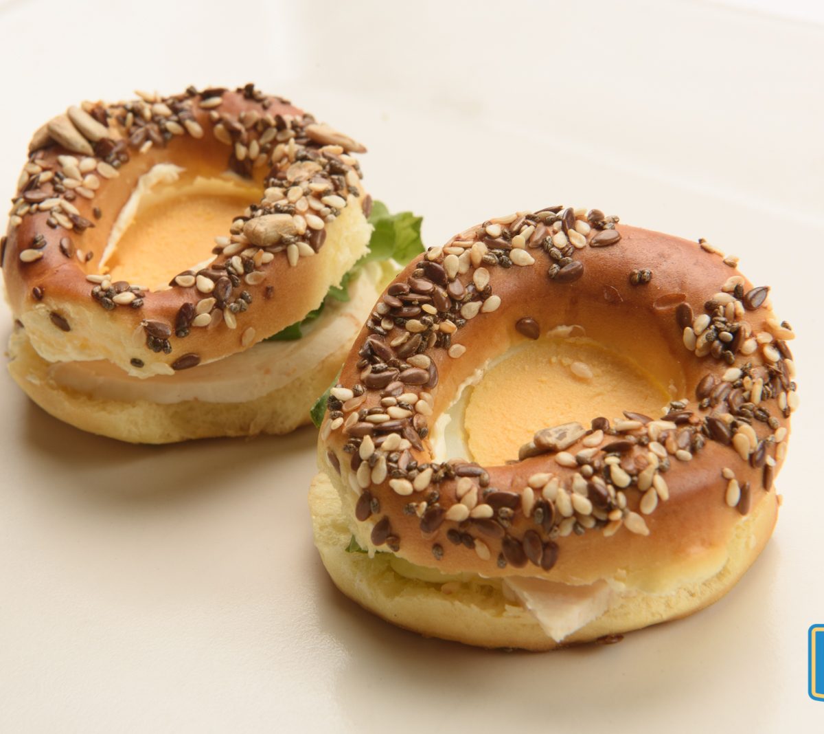 Bagel Pollo, huevo y rúcula - 12 unidades